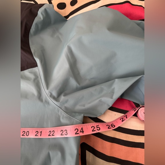 The North Face Teal and Black Outdoor Jacket - Picture 3 of 3